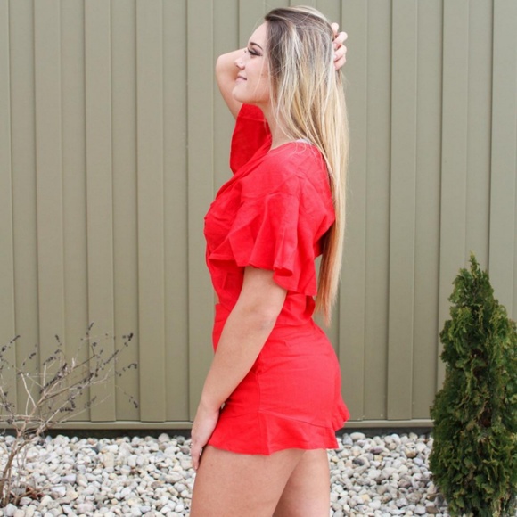 Red Knotted Crop Top and Matching Shorts💋 - Picture 4 of 6